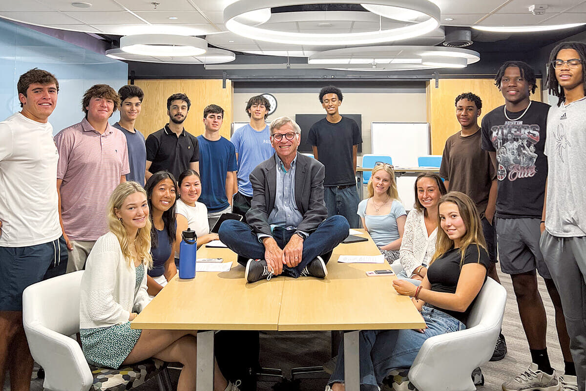 米リッチモンド大学講師のビル・バーグマンと教え子たち