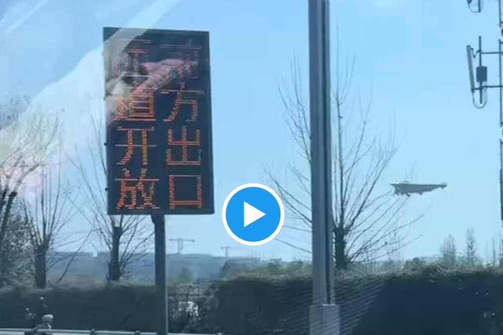 戦闘機用滑走路 TnZJOoL2.jpg