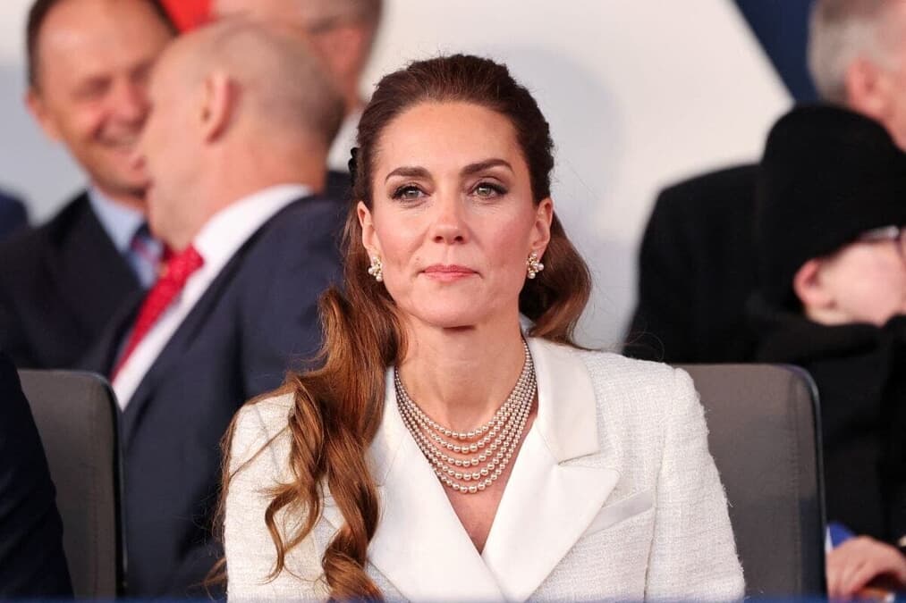 お値下げ！パーティーシーズンに！セリフポートレイトワンピース/キャサリン妃御用達 キャサリン妃の「大人キュート」18選ファッションに込めた