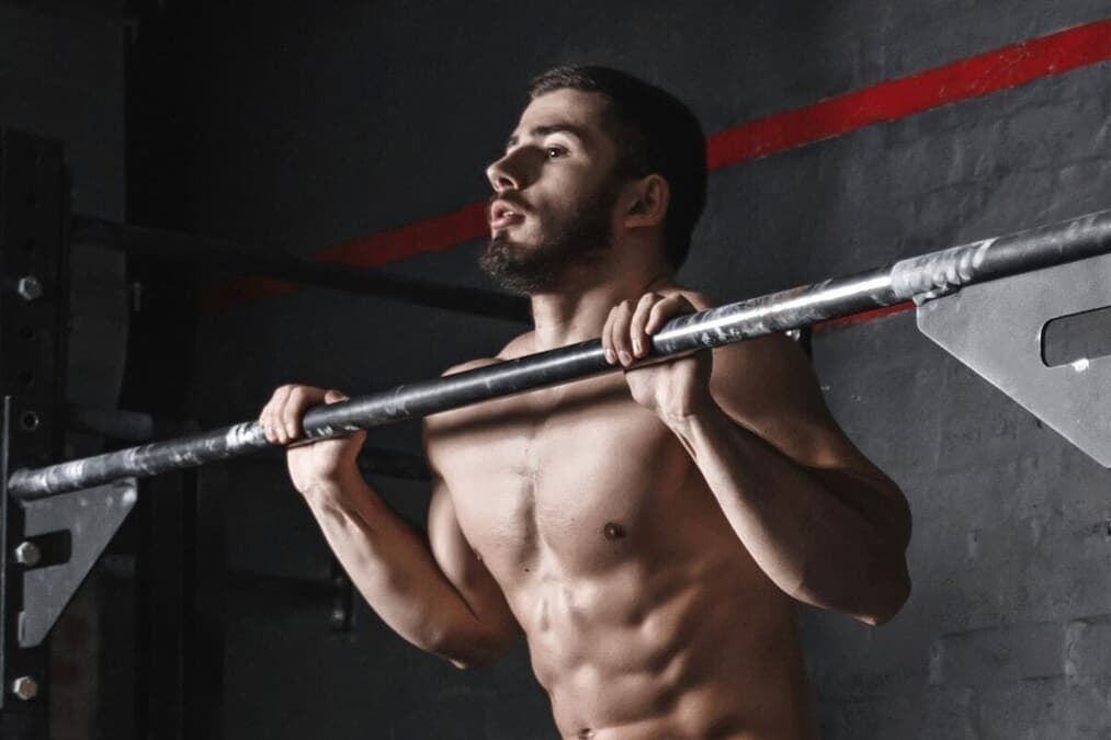 自重筋トレの王者「マッスルアップ」とは？瞬発力を生成する秘訣「X