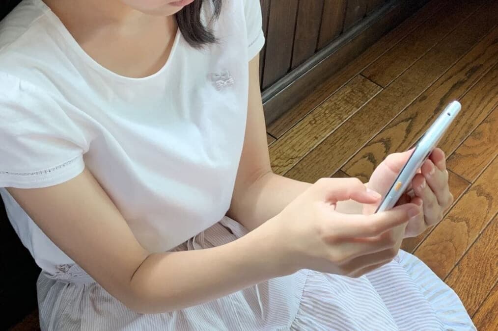 日本全体の自殺者数が減る中で、10代女子の件数が急増している