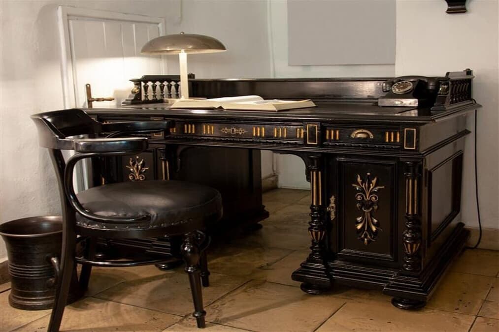 動画】19世紀初頭の机に隠されていたのは？｜ニューズウィーク日本版