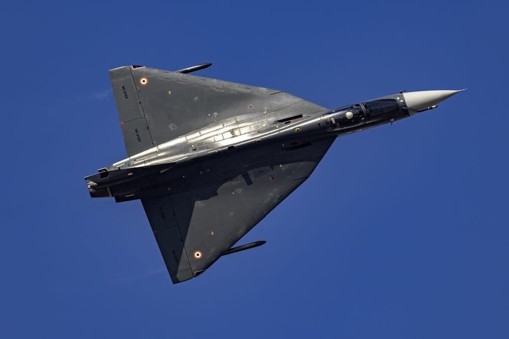 インド国産戦闘機に一体何が？ ドバイ航空ショーで墜落事故、浮き彫り