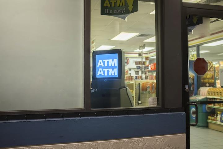 狙われる金融機関。日本のコンビニATMとバングラ中銀 狙われる金融機関。日本のコンビニATMとバングラ中銀