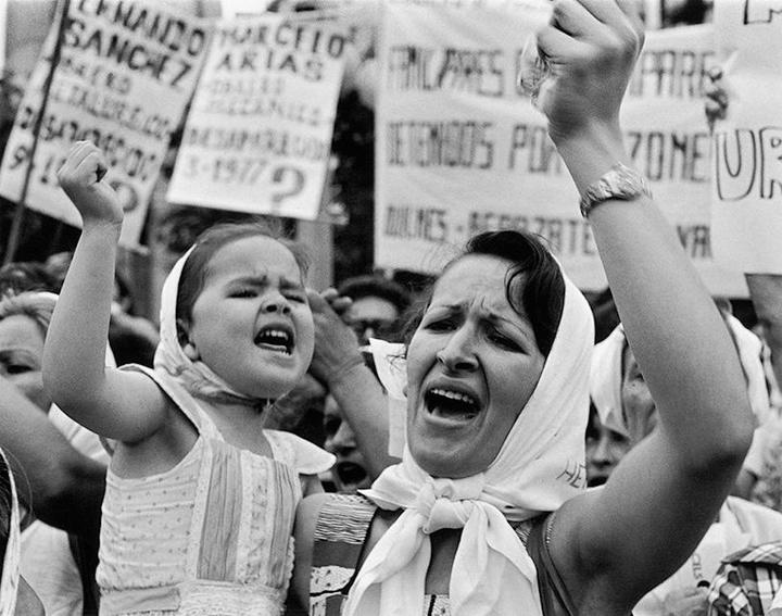 Madre_e_hija_de_Plaza_de_Mayo.jpg
