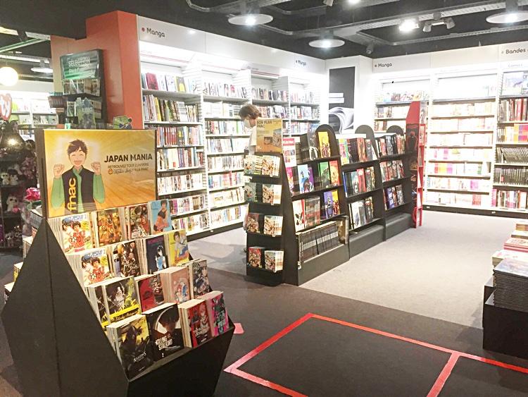 フランスの書店チェーンFNAC内の日本のマンガコーナー