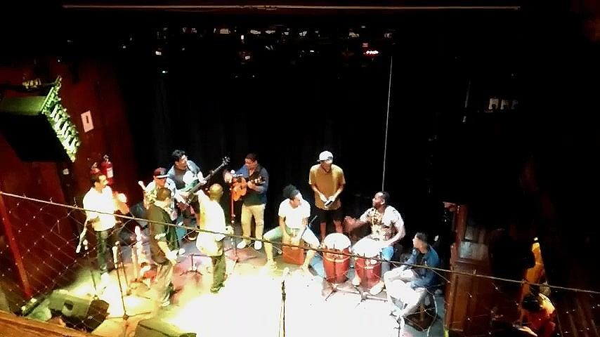 この楽器は ペルーに連れてこられた黒人奴隷が作り出したんだ 南米街角クラブ World Voice ニューズウィーク日本版